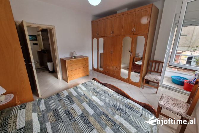 Shtepi ne shitje Apartament ne Tirane, 2+1, Mobilimi E mobiluar, Pagesa 145,000  Euro.