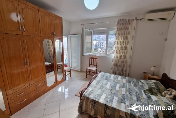 Shtepi ne shitje Apartament ne Tirane, 2+1, Mobilimi E mobiluar, Pagesa 145,000  Euro.