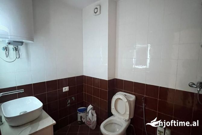 Shtepi ne shitje Apartament ne Durres, Garsoniere, Mobilimi E mobiluar, Pagesa 53,000  Euro.