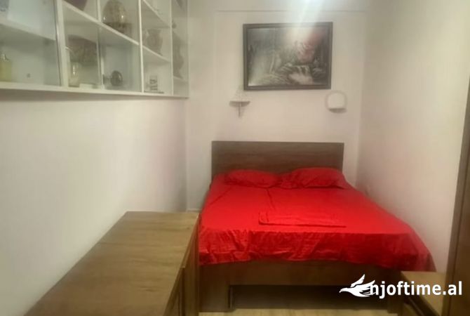 Shtepi me qera Apartament ne Tirane, 1+1, Mobilimi E mobiluar, Pagesa 330  Euro.