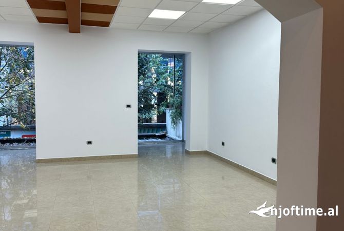 Ambient biznesi me qera 3+1 ne Tirane - 950 Euro