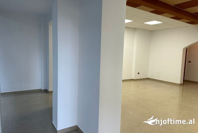 Ambient biznesi me qera 3+1 ne Tirane - 950 Euro