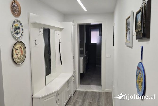 Shtepi ne shitje Apartament ne Tirane, 2+1, Mobilimi E mobiluar, Pagesa 250,000  Euro.