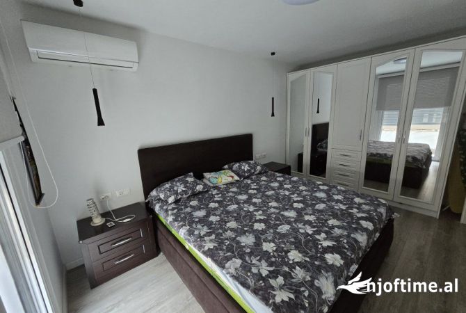 Shtepi ne shitje Apartament ne Tirane, 2+1, Mobilimi E mobiluar, Pagesa 250,000  Euro.