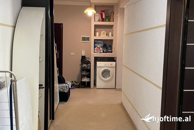 Shtepi ne shitje Apartament ne Tirane, 3+1, Mobilimi E mobiluar, Pagesa 110,000  Euro.