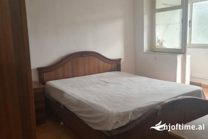 Shtepi ne shitje Apartament ne Tirane, 1+1, Mobilimi Bosh, pa mobiluar, Pagesa 115,000  Euro.