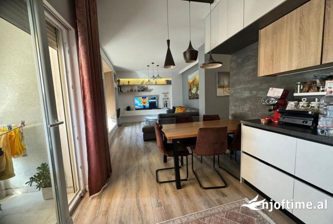 Shtepi ne shitje Apartament ne Tirane, 2+1, Mobilimi E mobiluar, Pagesa 210,000  Euro.