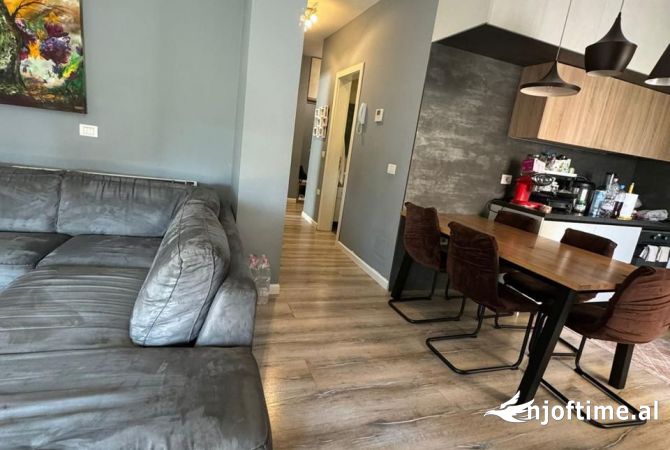 Shtepi ne shitje Apartament ne Tirane, 2+1, Mobilimi E mobiluar, Pagesa 210,000  Euro.