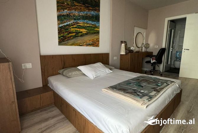 Shtepi ne shitje Apartament ne Tirane, 2+1, Mobilimi E mobiluar, Pagesa 210,000  Euro.