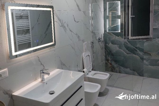 Shtepi me qera Apartament ne Tirane, 2+1, Mobilimi E mobiluar, Pagesa 800  Euro.