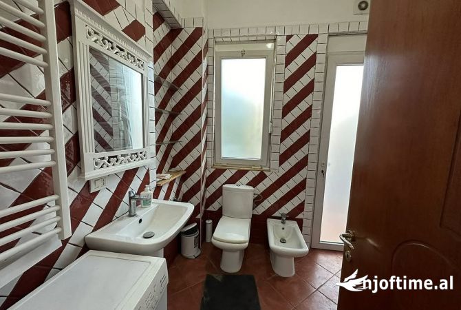 Shtepi me qera Apartament ne Tirane, 2+1, Mobilimi E mobiluar, Pagesa 60,000  Leke.