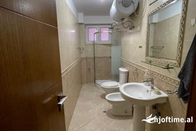 Shtepi me qera Apartament ne Tirane, 2+1, Mobilimi E mobiluar, Pagesa 600  Euro.