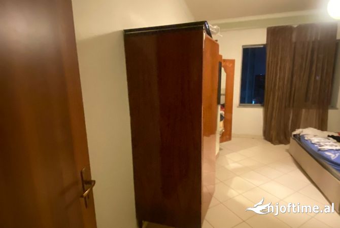 Shtepi me qera Apartament ne Tirane, 2+1, Mobilimi E mobiluar, Pagesa 400  Euro.