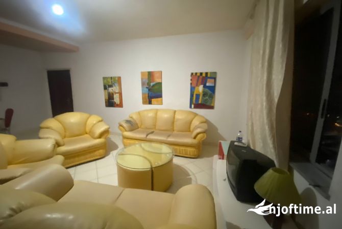 Shtepi me qera Apartament ne Tirane, 2+1, Mobilimi E mobiluar, Pagesa 400  Euro.