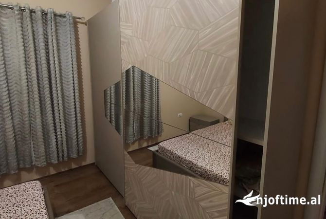 Shtepi me qera Apartament ne Tirane, 2+1, Mobilimi E mobiluar, Pagesa 500  Euro.