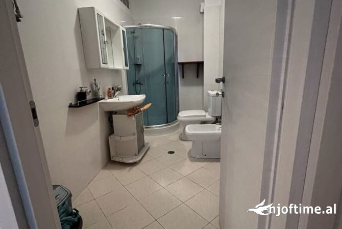 Shtepi me qera Apartament ne Tirane, 2+1, Mobilimi E mobiluar, Pagesa 600  Euro.