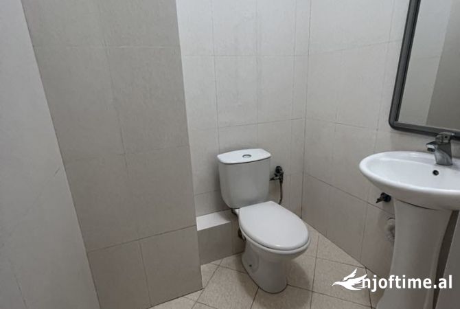 Shtepi me qera Apartament ne Tirane, 2+1, Mobilimi E mobiluar, Pagesa 600  Euro.