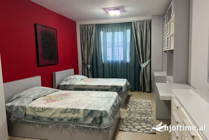 Shtepi me qera Apartament ne Tirane, 3+1, Mobilimi E mobiluar, Pagesa 1,000  Euro.