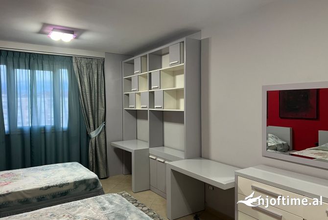 Shtepi me qera Apartament ne Tirane, 3+1, Mobilimi E mobiluar, Pagesa 1,000  Euro.