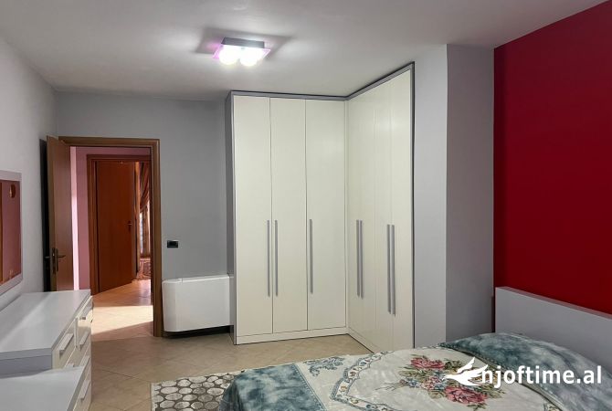 Shtepi me qera Apartament ne Tirane, 3+1, Mobilimi E mobiluar, Pagesa 1,000  Euro.