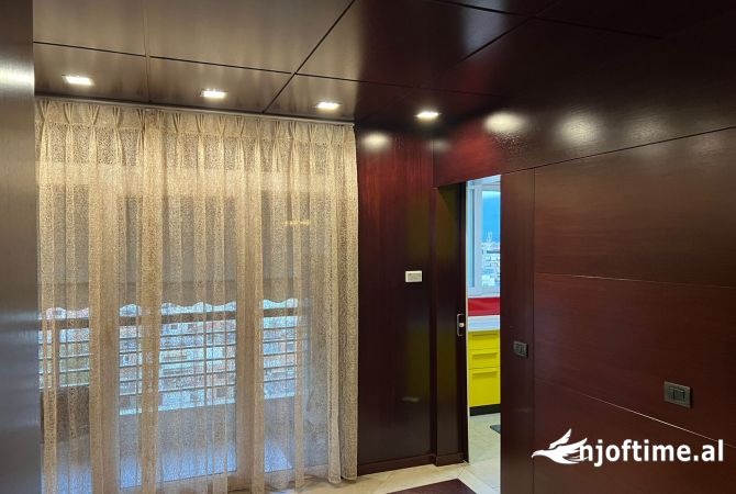 Shtepi me qera Apartament ne Tirane, 3+1, Mobilimi E mobiluar, Pagesa 1,000  Euro.