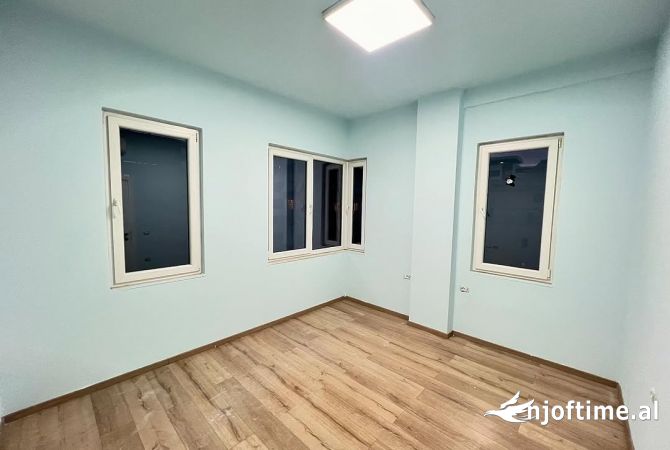 Shtepi ne shitje Apartament ne Tirane, 2+1, Mobilimi Bosh, pa mobiluar, Pagesa 260,000  Euro.