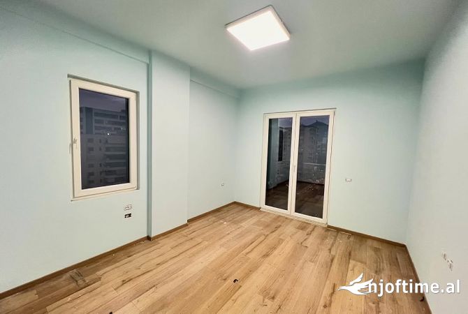 Shtepi ne shitje Apartament ne Tirane, 2+1, Mobilimi Bosh, pa mobiluar, Pagesa 260,000  Euro.