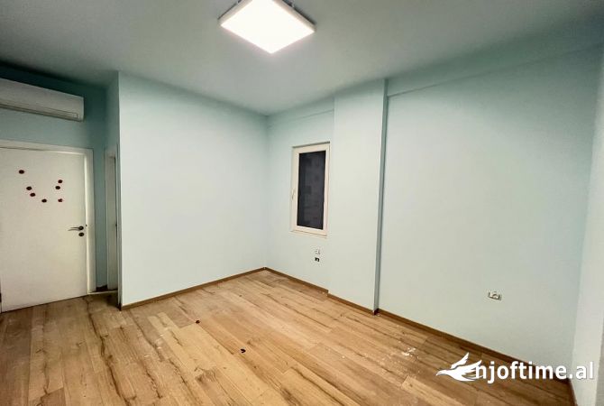 Shtepi ne shitje Apartament ne Tirane, 2+1, Mobilimi Bosh, pa mobiluar, Pagesa 260,000  Euro.