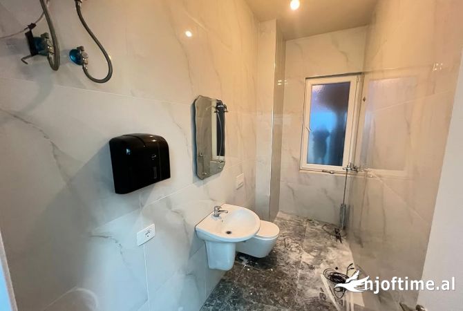 Shtepi ne shitje Apartament ne Tirane, 2+1, Mobilimi Bosh, pa mobiluar, Pagesa 260,000  Euro.