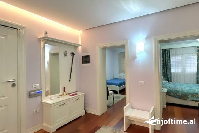 Shtepi ne shitje Apartament ne Tirane, 3+1, Mobilimi E mobiluar, Pagesa 250,000  Euro.