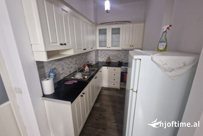 Shtepi ne shitje Apartament ne Tirane, 2+1, Mobilimi E mobiluar, Pagesa 230,000  Euro.