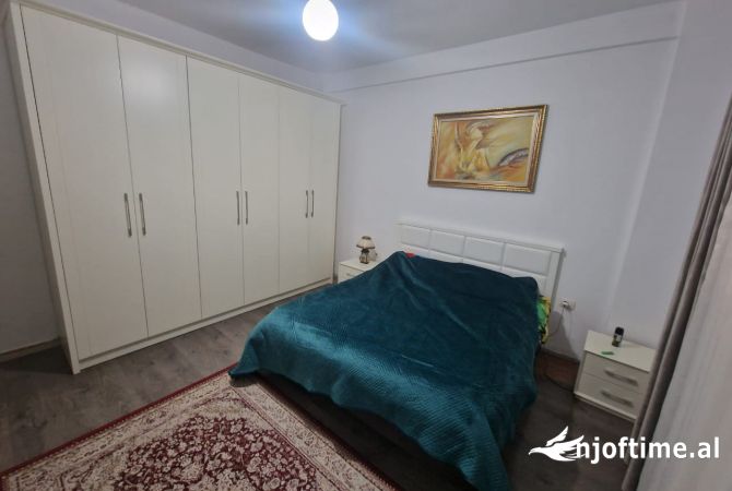 Shtepi ne shitje Apartament ne Tirane, 2+1, Mobilimi E mobiluar, Pagesa 230,000  Euro.