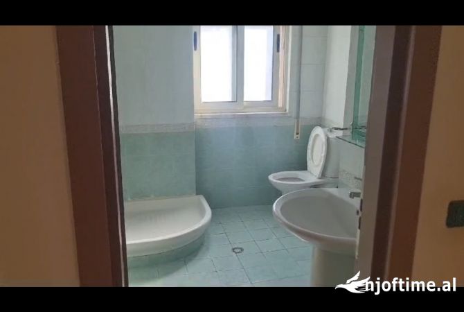 Shtepi me qera Apartament ne Tirane, 2+1, Mobilimi Bosh, pa mobiluar, Pagesa 480  Euro.