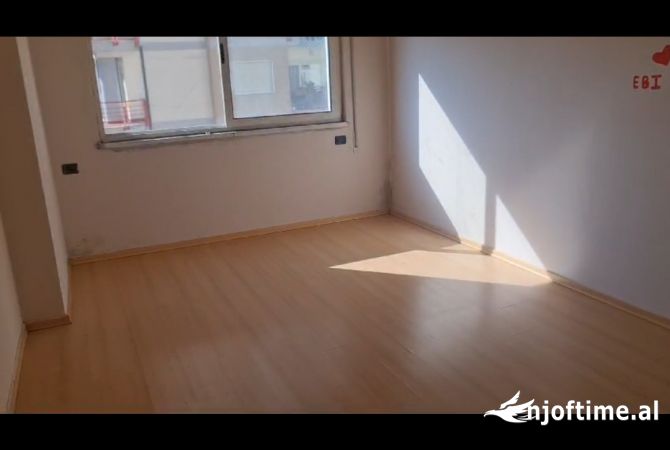 Shtepi me qera Apartament ne Tirane, 2+1, Mobilimi Bosh, pa mobiluar, Pagesa 480  Euro.
