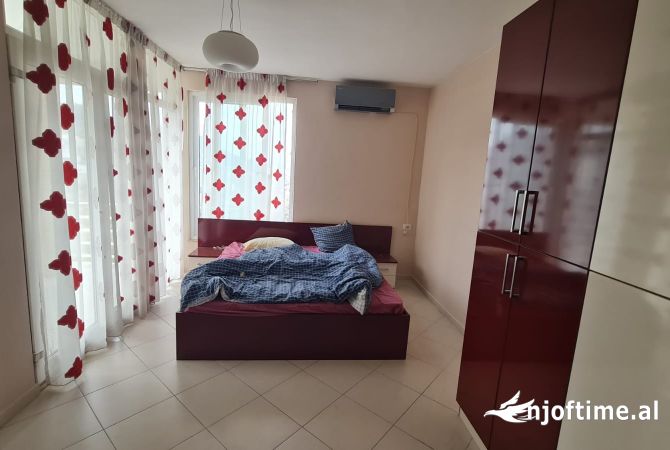Shtepi ne shitje Apartament ne Tirane, 2+1, Mobilimi E mobiluar, Pagesa 300,000  Euro.