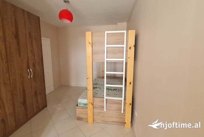Shtepi ne shitje Apartament ne Tirane, 2+1, Mobilimi E mobiluar, Pagesa 300,000  Euro.