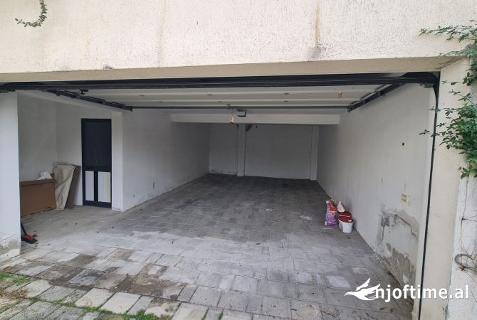 Shtepi ne shitje Apartament ne Tirane, 2+1, Mobilimi E mobiluar, Pagesa 300,000  Euro.