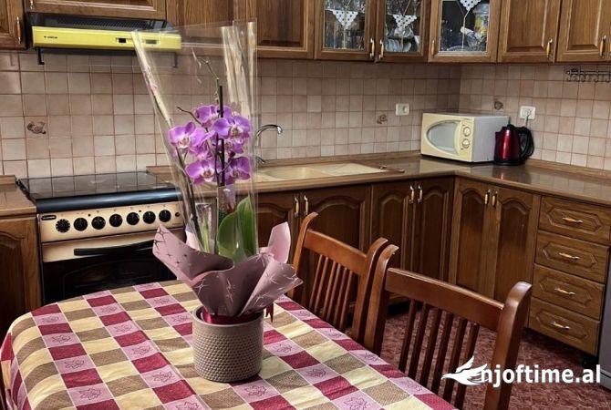 Shtepi me qera Apartament ne Tirane, 2+1, Mobilimi E mobiluar, Pagesa 45,000  Leke.