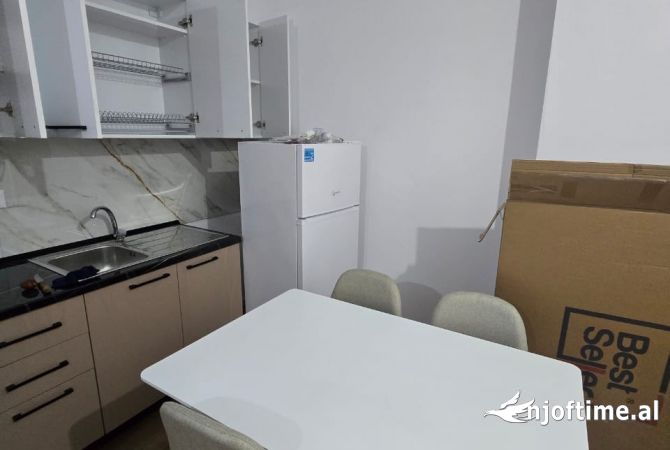 Shtepi me qera 1+1 ne Tirane - 40,000 Leke