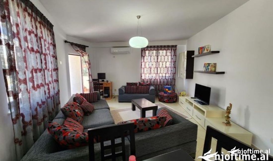 Shtepi ne shitje Apartament ne Tirane, 2+1, Mobilimi E mobiluar, Pagesa 135,000  Euro.