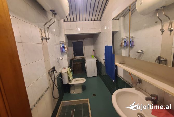 Shtepi ne shitje Apartament ne Tirane, 2+1, Mobilimi E mobiluar, Pagesa 193,000  Euro.