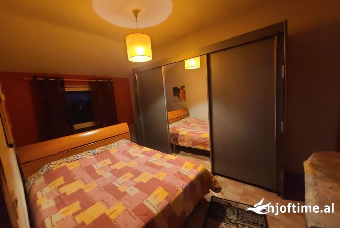 Shtepi ne shitje Apartament ne Tirane, 2+1, Mobilimi E mobiluar, Pagesa 193,000  Euro.