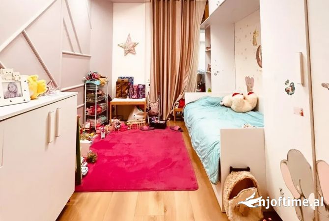 Shtepi ne shitje Apartament ne Tirane, 2+1, Mobilimi E mobiluar, Pagesa 179,000  Euro.