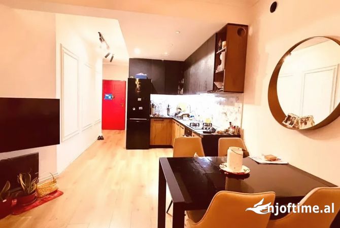 Shtepi ne shitje Apartament ne Tirane, 2+1, Mobilimi E mobiluar, Pagesa 179,000  Euro.