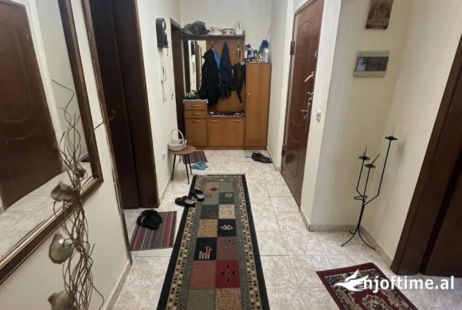 Shtepi ne shitje Apartament ne Tirane, 2+1, Mobilimi Bosh, pa mobiluar, Pagesa 227,000  Euro.