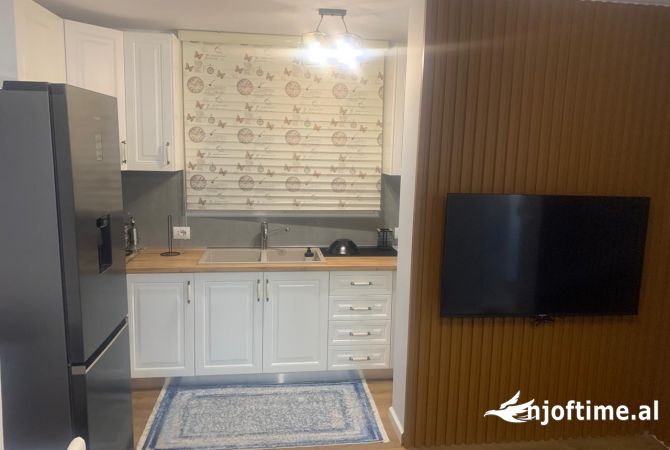 Shtepi me qera Apartament ne Tirane, 2+1, Mobilimi E mobiluar, Pagesa 700  Euro.
