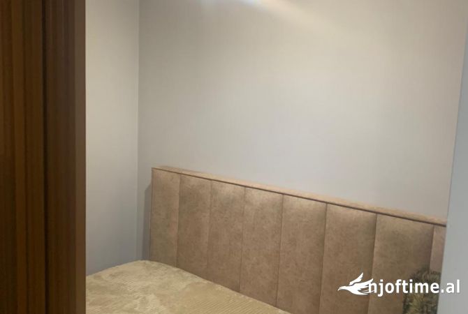 Shtepi me qera Apartament ne Tirane, 2+1, Mobilimi E mobiluar, Pagesa 700  Euro.