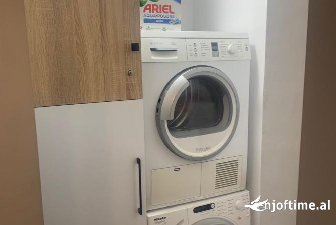 Shtepi me qera Apartament ne Tirane, 2+1, Mobilimi E mobiluar, Pagesa 700  Euro.