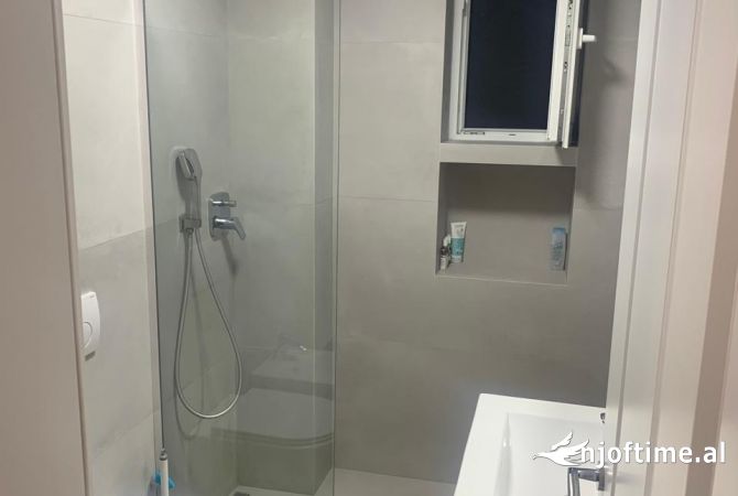 Shtepi me qera Apartament ne Tirane, 2+1, Mobilimi E mobiluar, Pagesa 700  Euro.