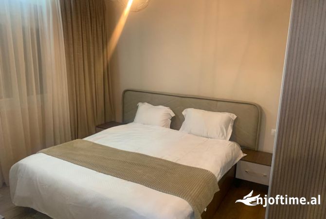 Shtepi me qera Apartament ne Tirane, 2+1, Mobilimi E mobiluar, Pagesa 700  Euro.